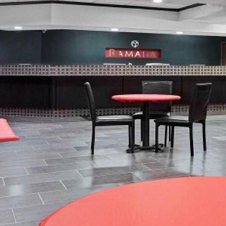 Готель Ramada By Wyndham Pearl/Jackson Airport Екстер'єр фото