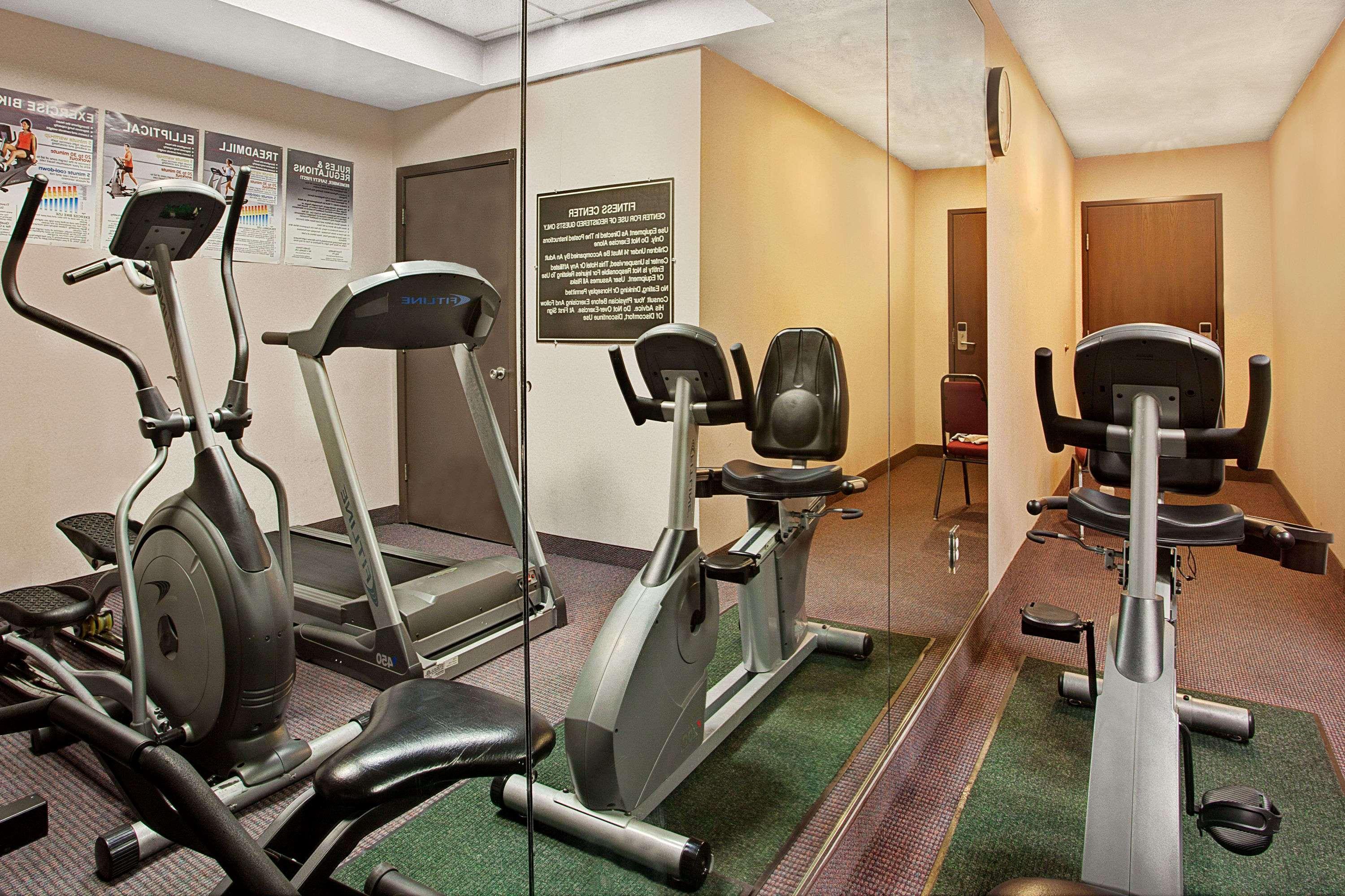Готель Ramada By Wyndham Pearl/Jackson Airport Екстер'єр фото