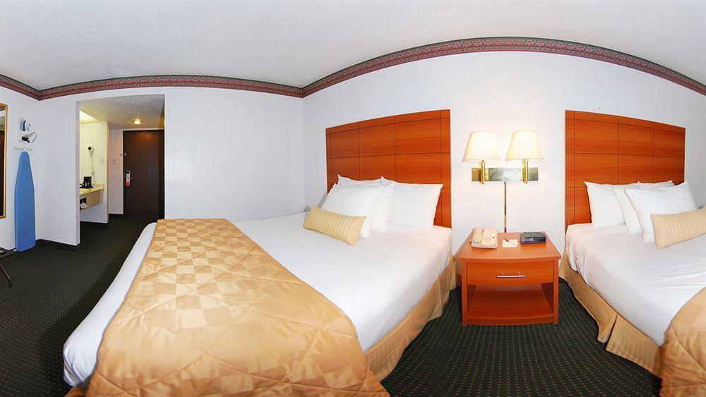 Готель Ramada By Wyndham Pearl/Jackson Airport Екстер'єр фото