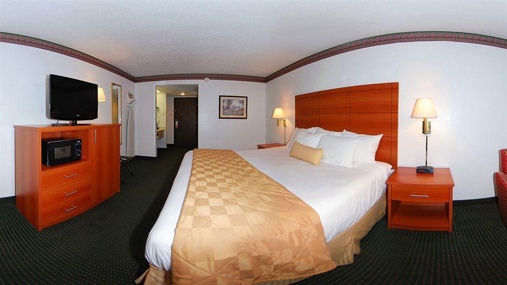 Готель Ramada By Wyndham Pearl/Jackson Airport Екстер'єр фото