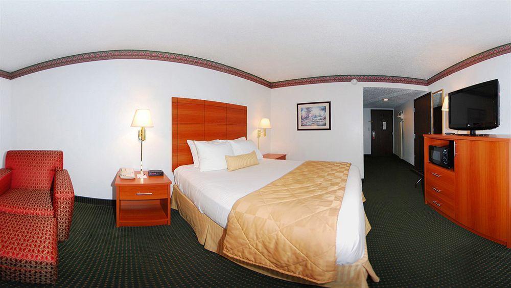 Готель Ramada By Wyndham Pearl/Jackson Airport Екстер'єр фото