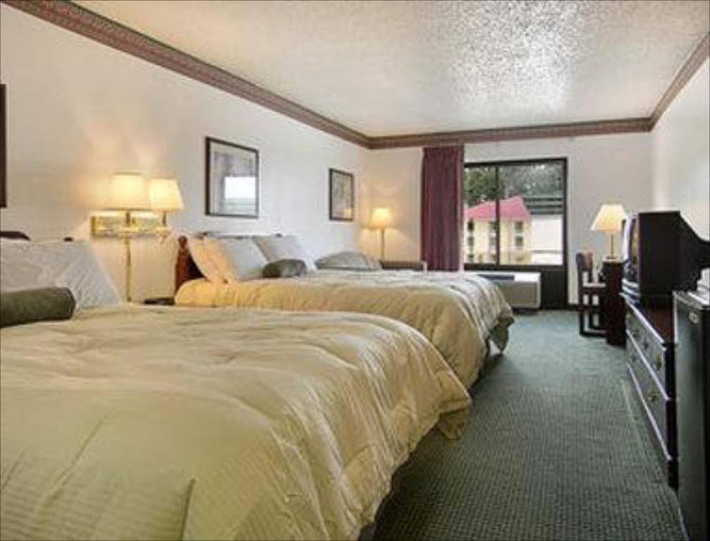 Готель Ramada By Wyndham Pearl/Jackson Airport Номер фото